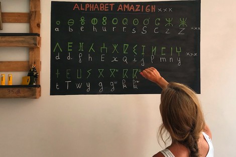 التيارات الوهابية تصر على إبعاد أبناء الجالية من تعلّم الأمازيغية Amazigh7_alphabet-tifinagh-classe
